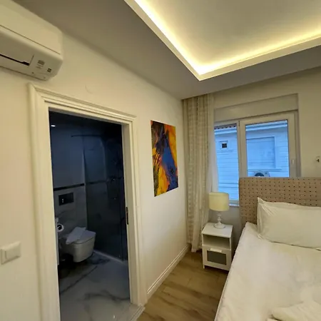 Villa Royal In Forest 3 *