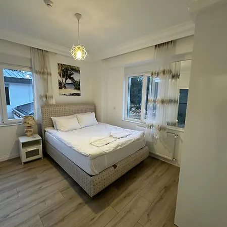 Villa Royal In Forest 3 *